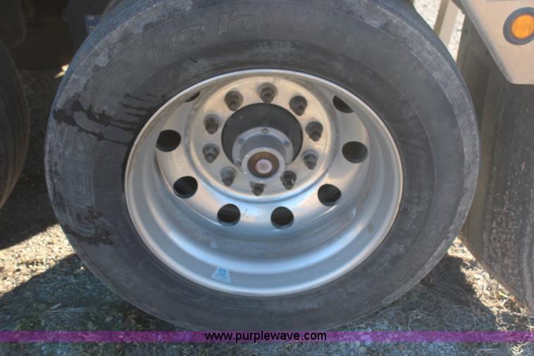 image for item H1391 2011 Wilson Commander DWH551CB grain trailer