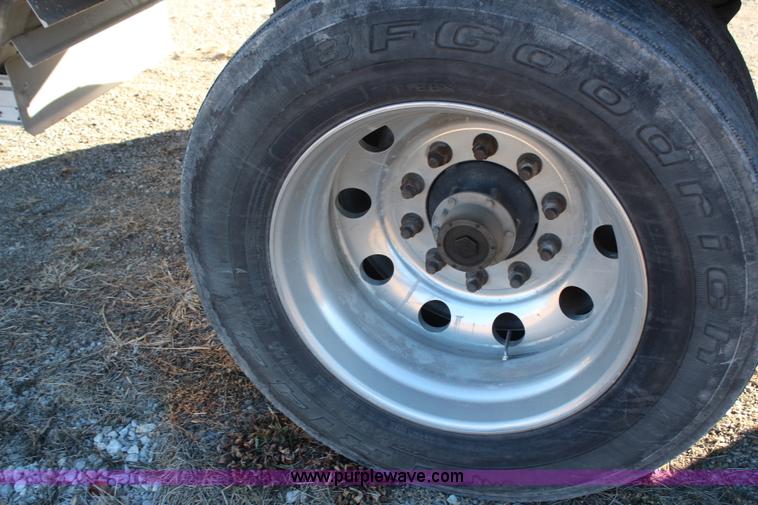 image for item H1391 2011 Wilson Commander DWH551CB grain trailer