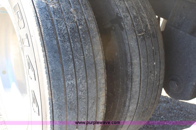 image for item H1391 2011 Wilson Commander DWH551CB grain trailer