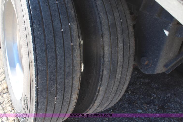 image for item H1391 2011 Wilson Commander DWH551CB grain trailer