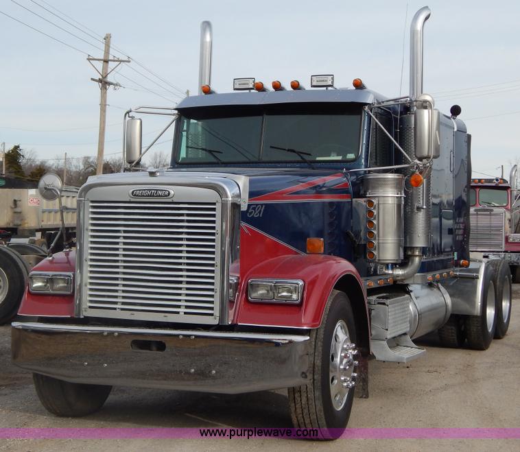 image for item I1198 2000 Freightliner FLD120 semi truck