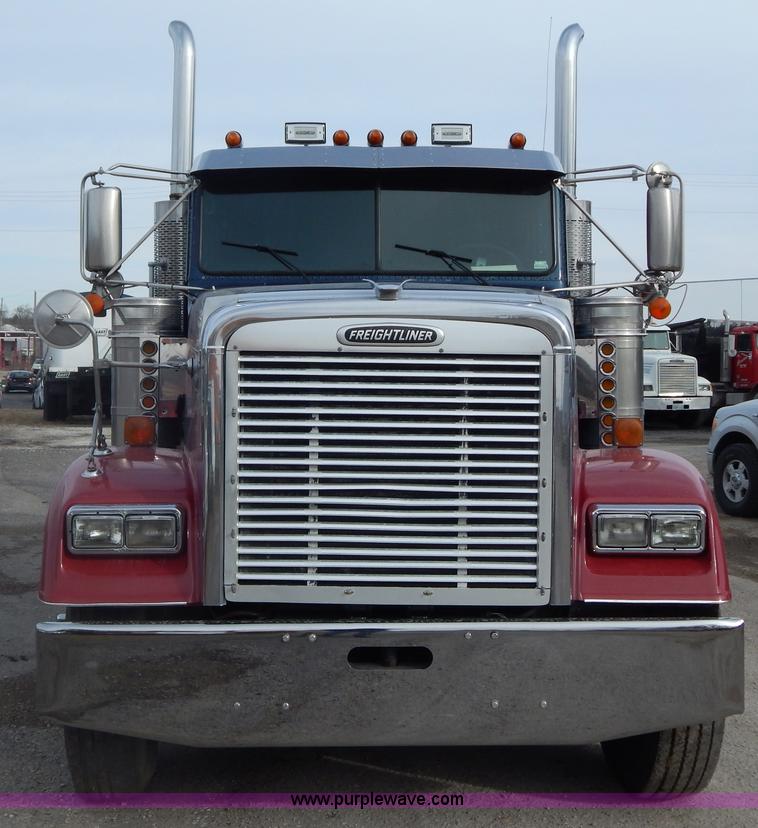 image for item I1198 2000 Freightliner FLD120 semi truck