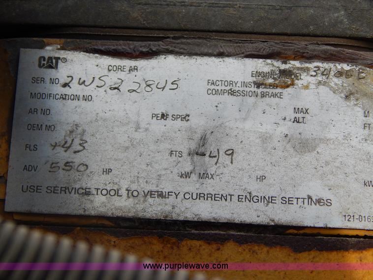 image for item I1198 2000 Freightliner FLD120 semi truck