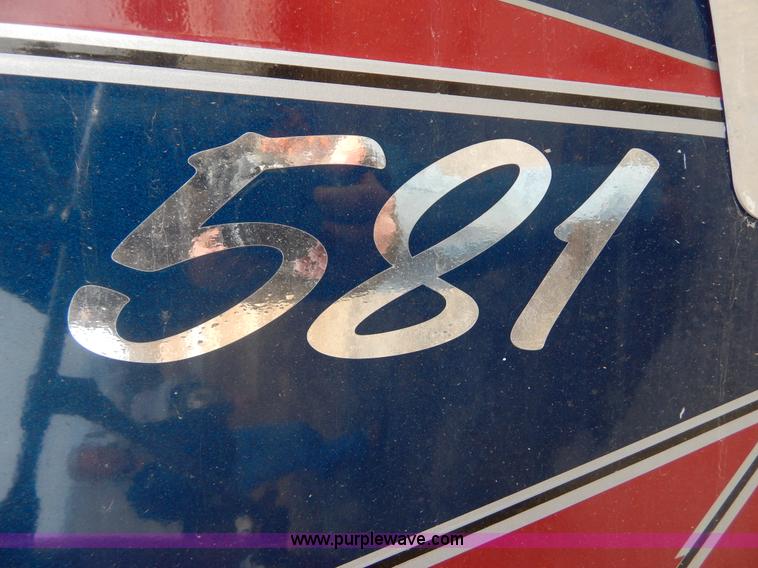 image for item I1198 2000 Freightliner FLD120 semi truck