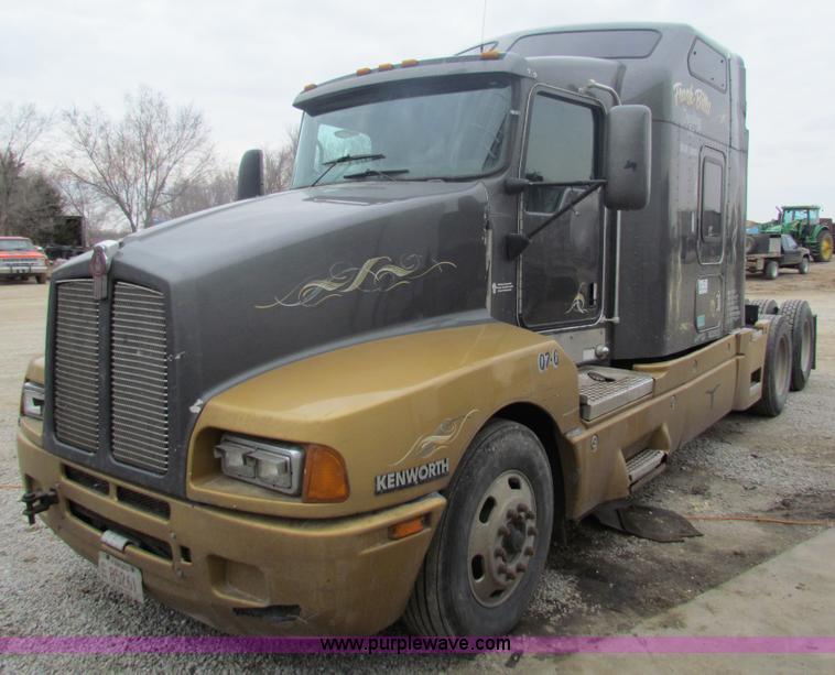 image for item I7500 2007 Kenworth T600B semi truck
