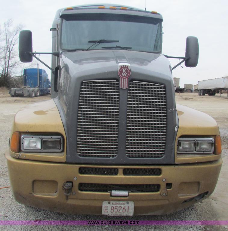 image for item I7500 2007 Kenworth T600B semi truck