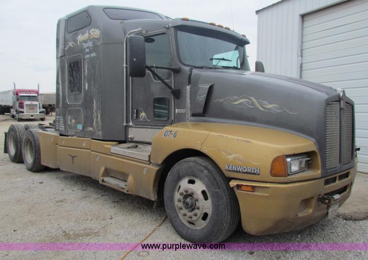 image for item I7500 2007 Kenworth T600B semi truck