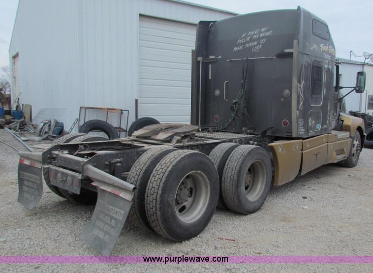 image for item I7500 2007 Kenworth T600B semi truck