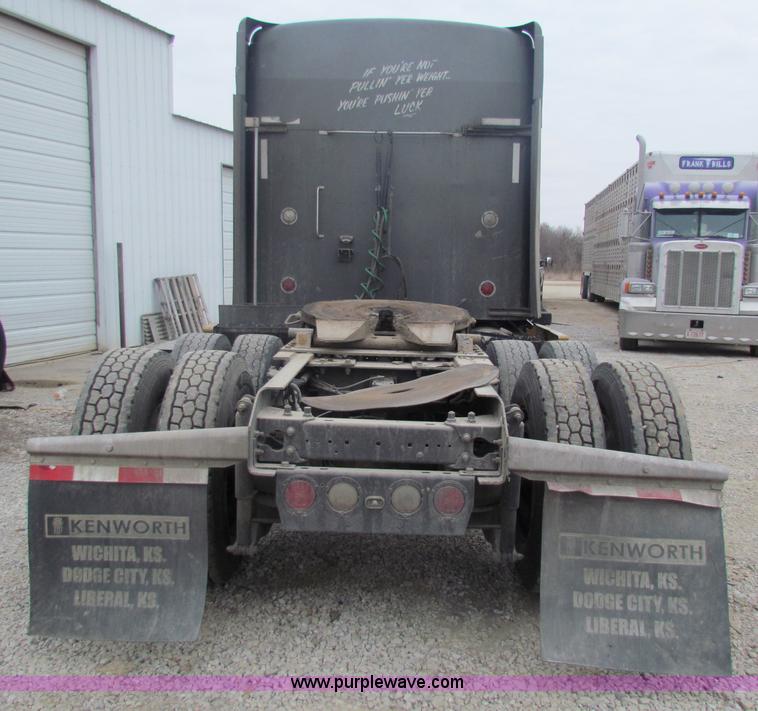 image for item I7500 2007 Kenworth T600B semi truck