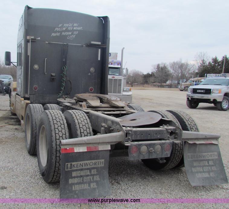 image for item I7500 2007 Kenworth T600B semi truck