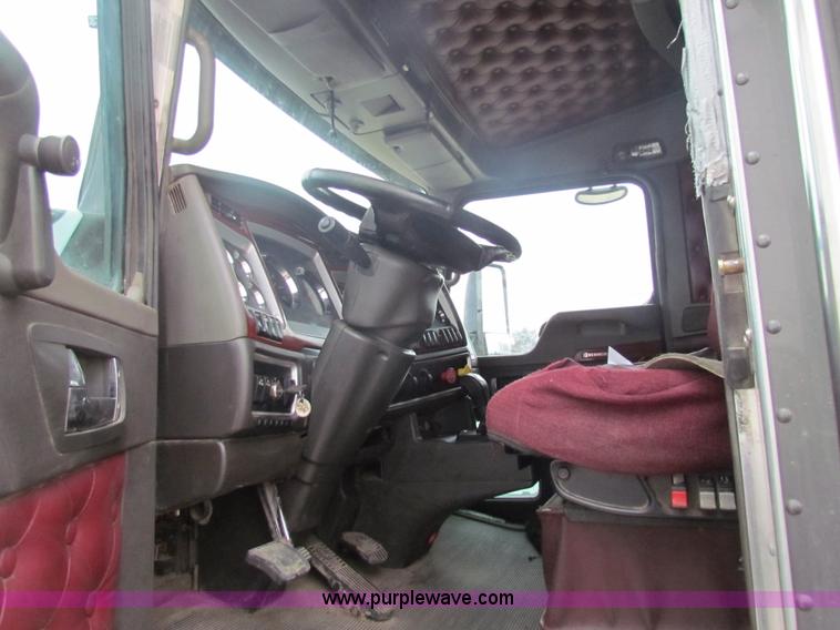image for item I7500 2007 Kenworth T600B semi truck