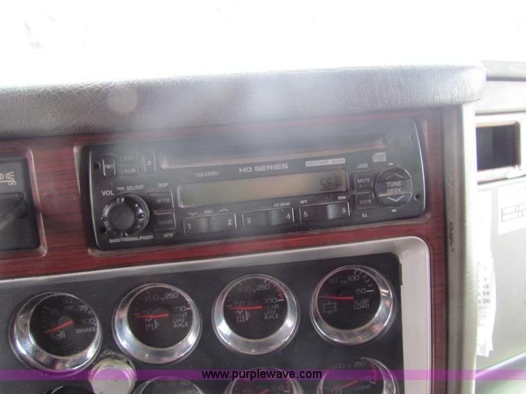 image for item I7500 2007 Kenworth T600B semi truck