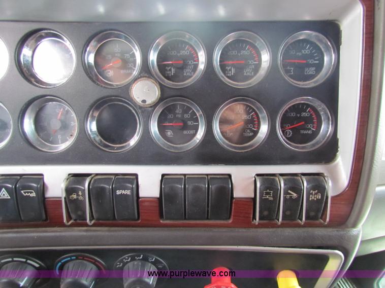 image for item I7500 2007 Kenworth T600B semi truck