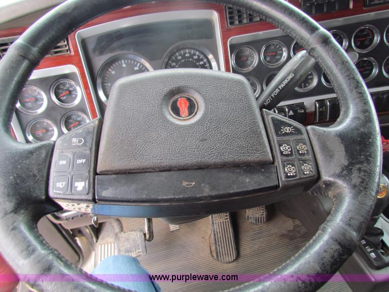 image for item I7500 2007 Kenworth T600B semi truck