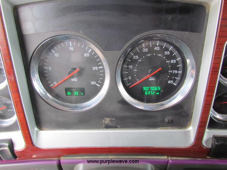 image for item I7500 2007 Kenworth T600B semi truck