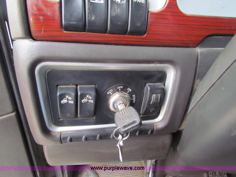 image for item I7500 2007 Kenworth T600B semi truck