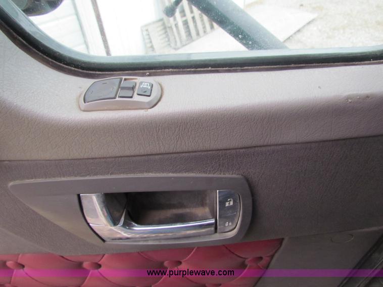 image for item I7500 2007 Kenworth T600B semi truck