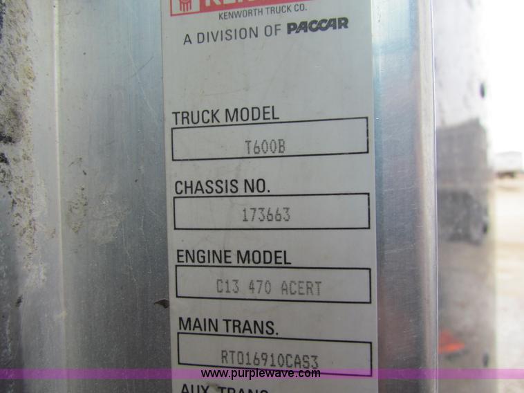 image for item I7500 2007 Kenworth T600B semi truck