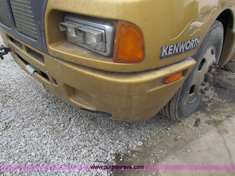 image for item I7500 2007 Kenworth T600B semi truck