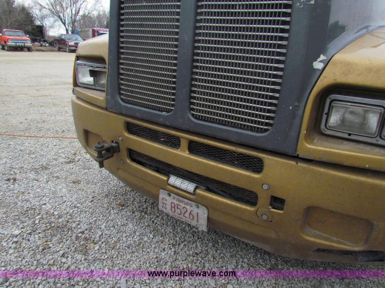 image for item I7500 2007 Kenworth T600B semi truck