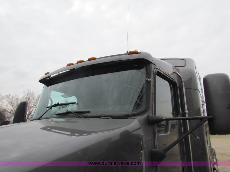 image for item I7500 2007 Kenworth T600B semi truck