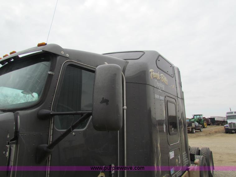 image for item I7500 2007 Kenworth T600B semi truck