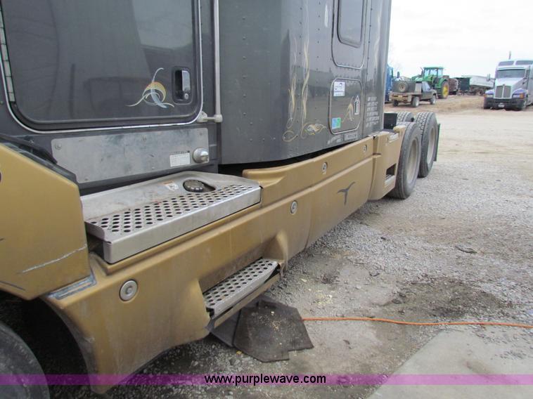 image for item I7500 2007 Kenworth T600B semi truck