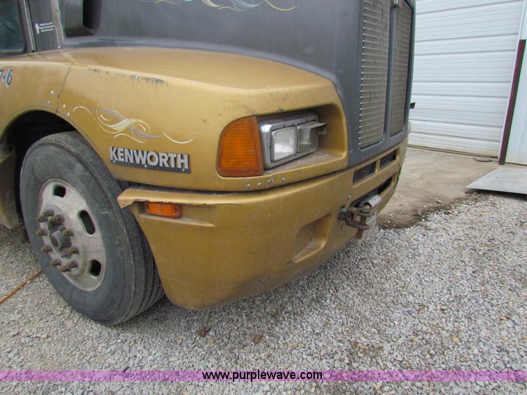 image for item I7500 2007 Kenworth T600B semi truck