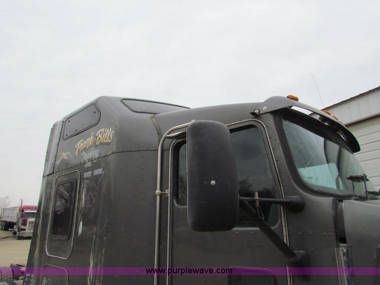 image for item I7500 2007 Kenworth T600B semi truck