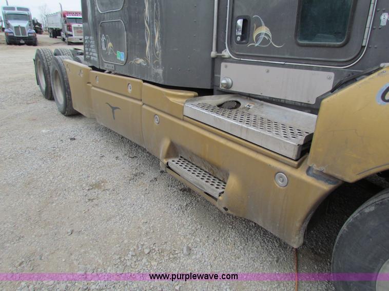 image for item I7500 2007 Kenworth T600B semi truck