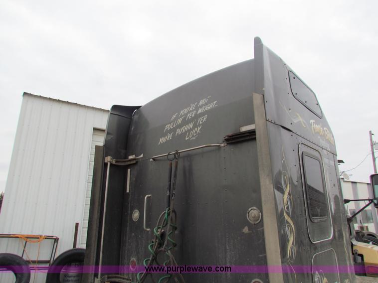 image for item I7500 2007 Kenworth T600B semi truck