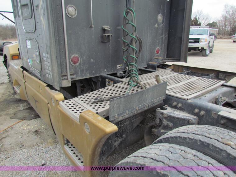 image for item I7500 2007 Kenworth T600B semi truck