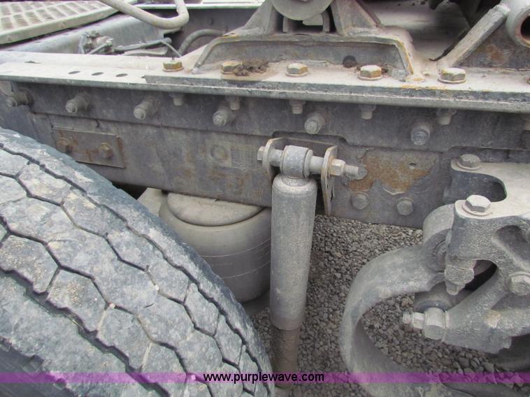 image for item I7500 2007 Kenworth T600B semi truck