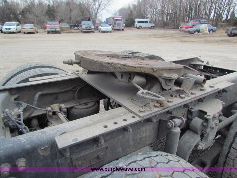 image for item I7500 2007 Kenworth T600B semi truck