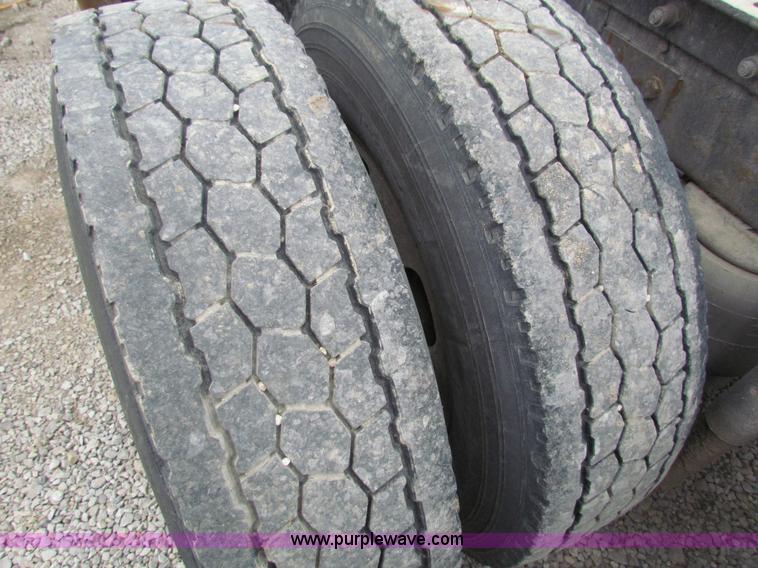 image for item I7500 2007 Kenworth T600B semi truck