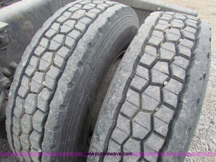 image for item I7500 2007 Kenworth T600B semi truck