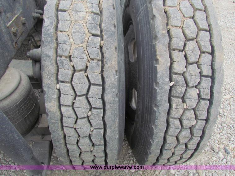 image for item I7500 2007 Kenworth T600B semi truck