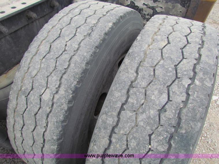 image for item I7500 2007 Kenworth T600B semi truck