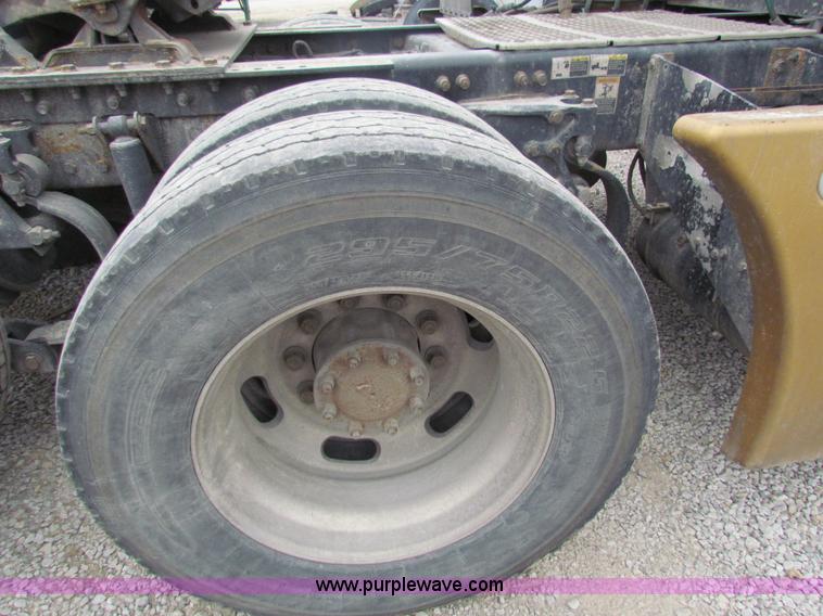 image for item I7500 2007 Kenworth T600B semi truck