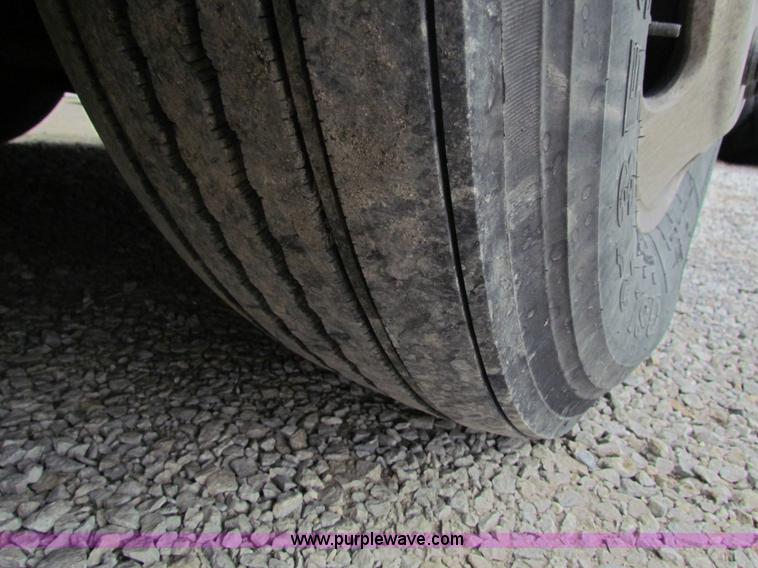 image for item I7500 2007 Kenworth T600B semi truck