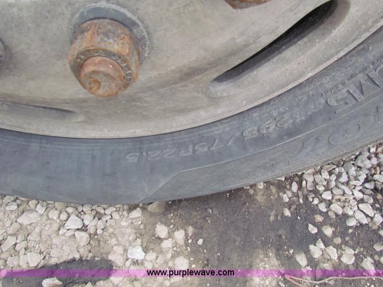 image for item I7500 2007 Kenworth T600B semi truck