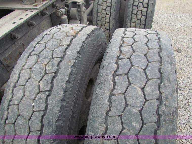 image for item I7500 2007 Kenworth T600B semi truck