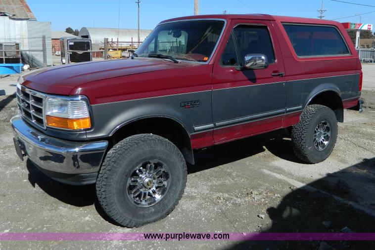 image for item AD9898 1993 Ford Bronco XLT SUV