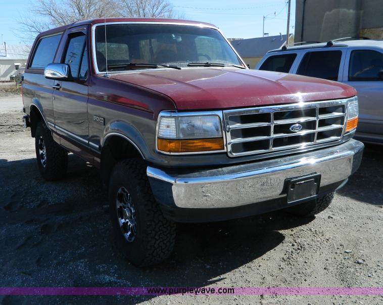 image for item AD9898 1993 Ford Bronco XLT SUV