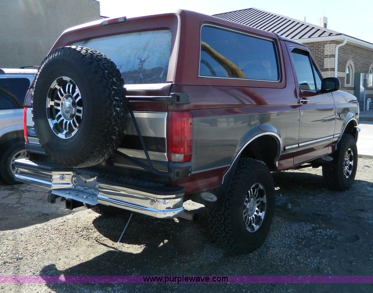 image for item AD9898 1993 Ford Bronco XLT SUV