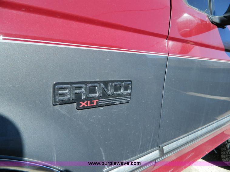 image for item AD9898 1993 Ford Bronco XLT SUV
