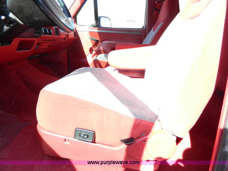 image for item AD9898 1993 Ford Bronco XLT SUV