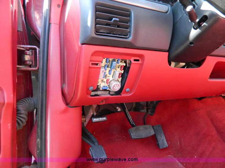 image for item AD9898 1993 Ford Bronco XLT SUV