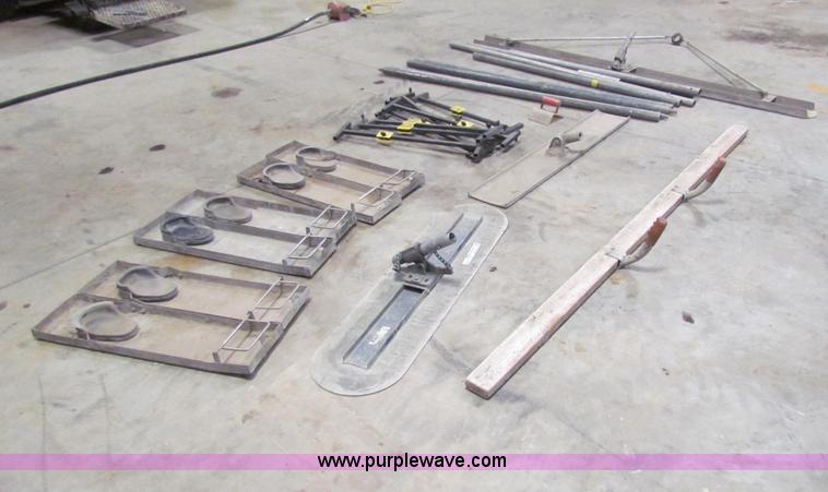 image for item AE9019 Assorted concrete tools