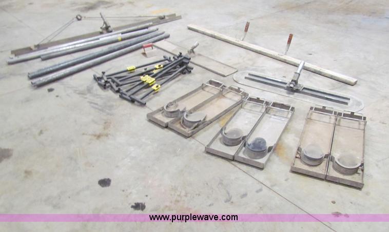 image for item AE9019 Assorted concrete tools